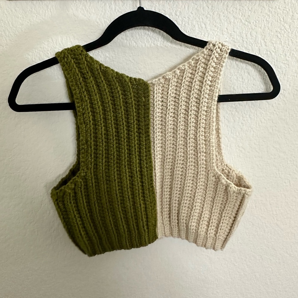 Handmade Crochet Ribbed Color Block Keyhole Vest - Picture 2 of 2